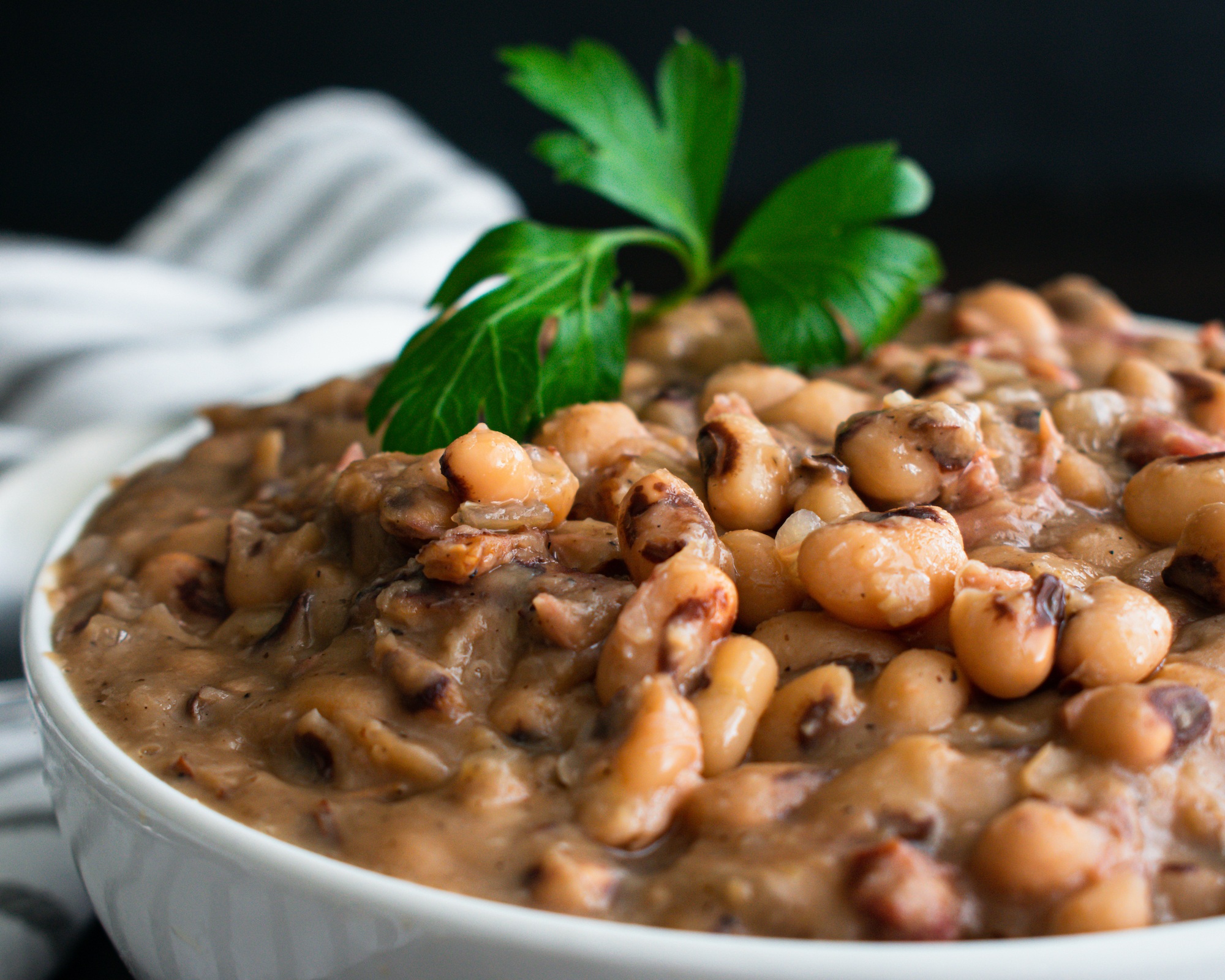 Black-Eyed Peas (Cowpeas): Nutrition Facts and Benefits